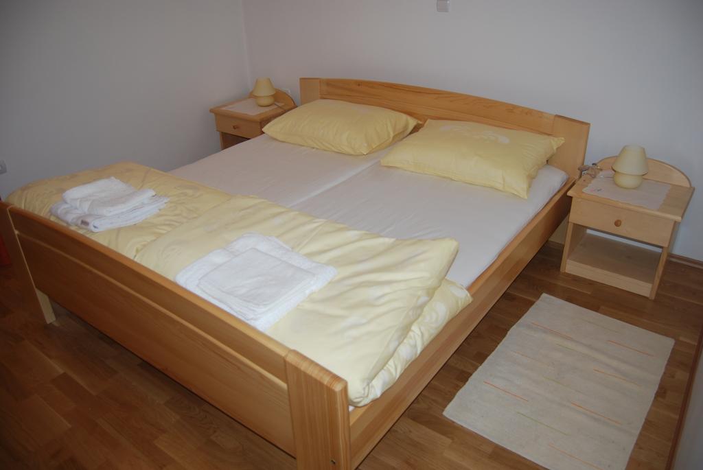Apartments Organic Tourist Farm Jeglijenk Sentjanz pri Dravogradu Room photo